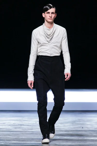 Look 3